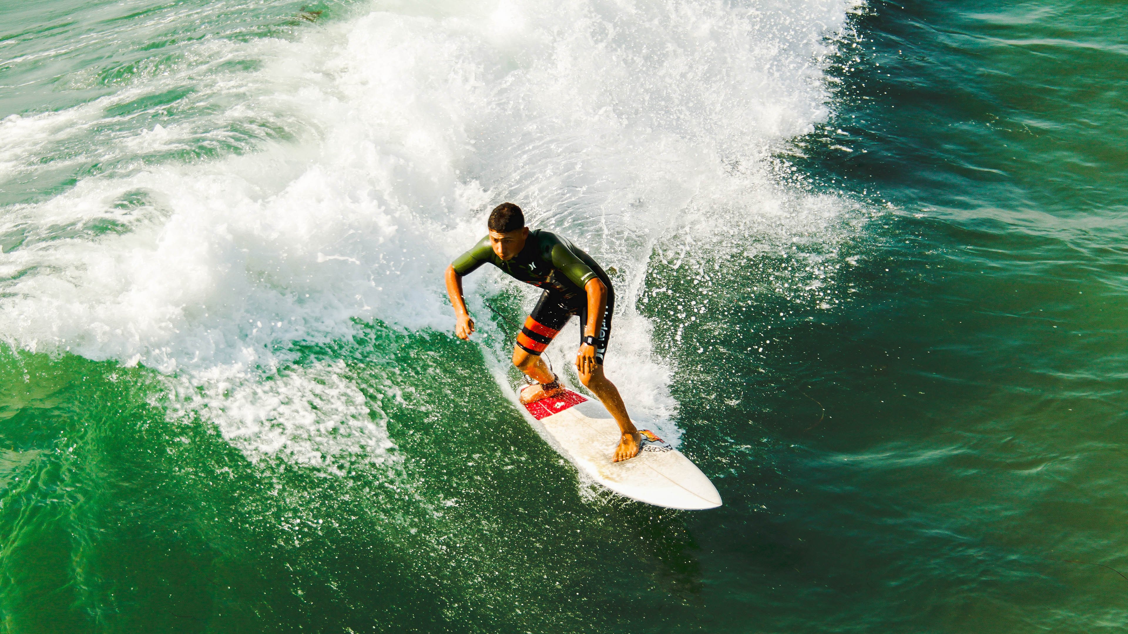 跳水稳定输出中立代表队A锁定奖牌，跳水队伍